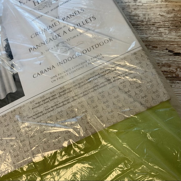 Denton Indoor Outdoor Curtain Panels Pair of 2 Kiwi Green 54 in x 120 in NEW NIP - Picture 6 of 12